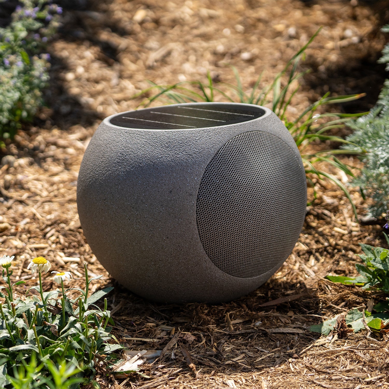 Zen Outdoor Solar Speaker