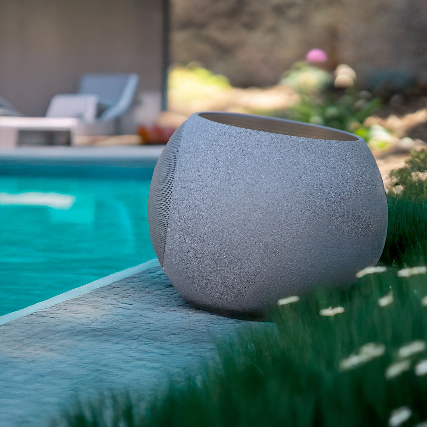 Zen Outdoor Solar Speaker