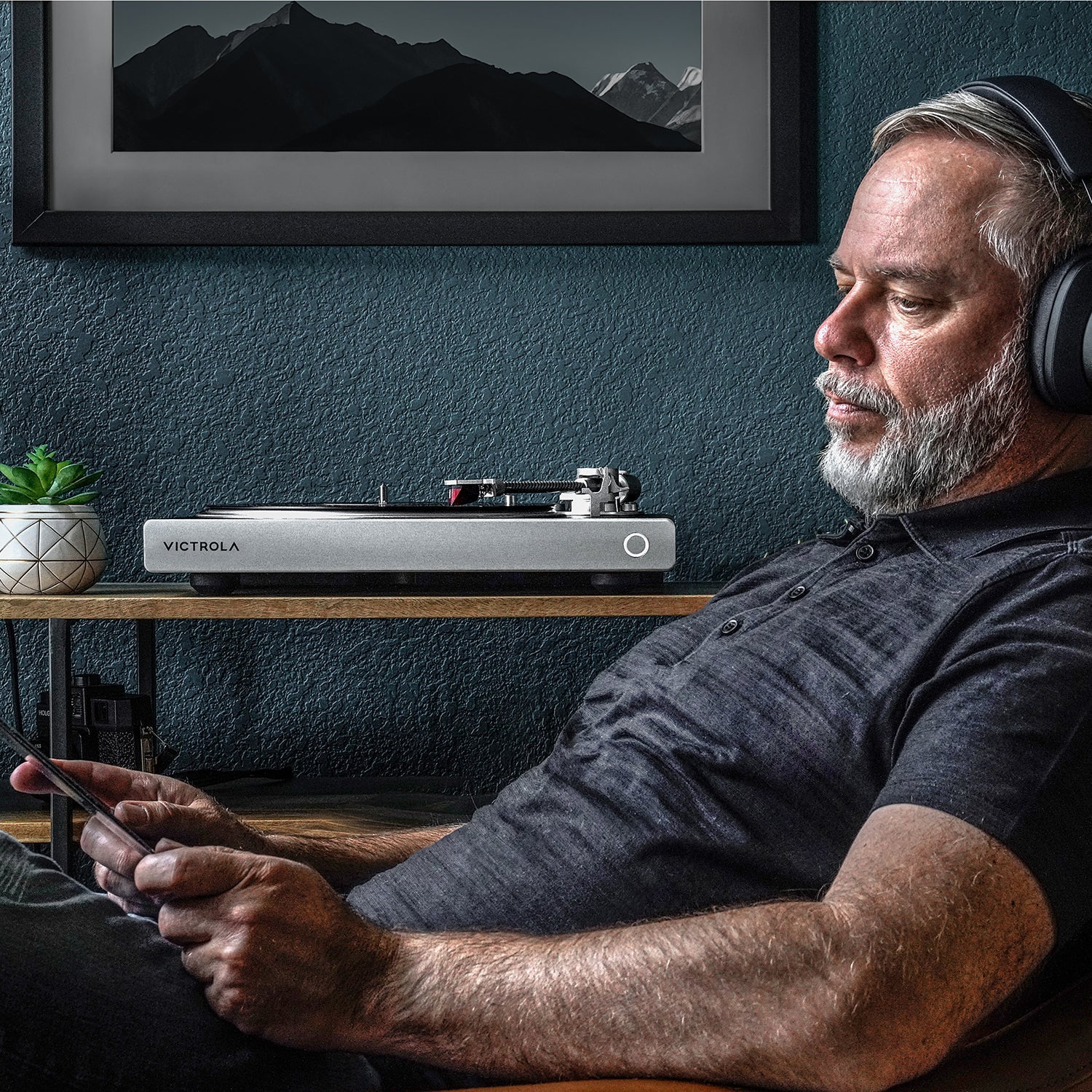 Hi-Res Carbon Bluetooth Turntable - Refurbished